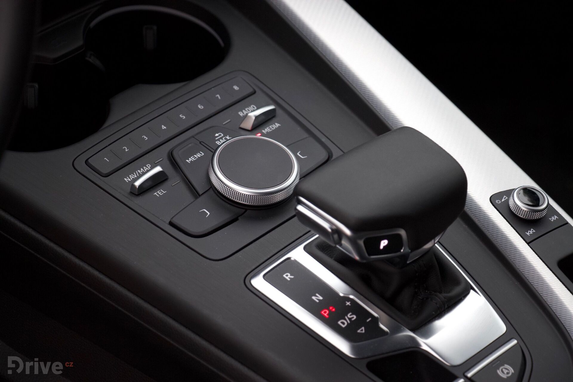 Audi A4 g-tron (2015)