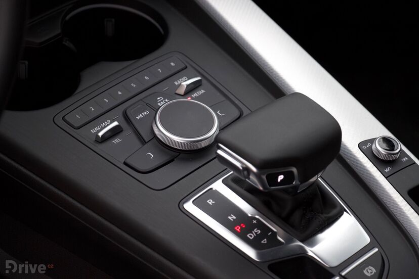 Audi A4 g-tron (2015)