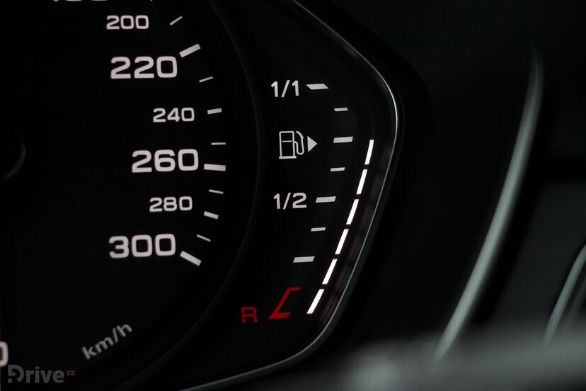 Audi A4 g-tron (2015)