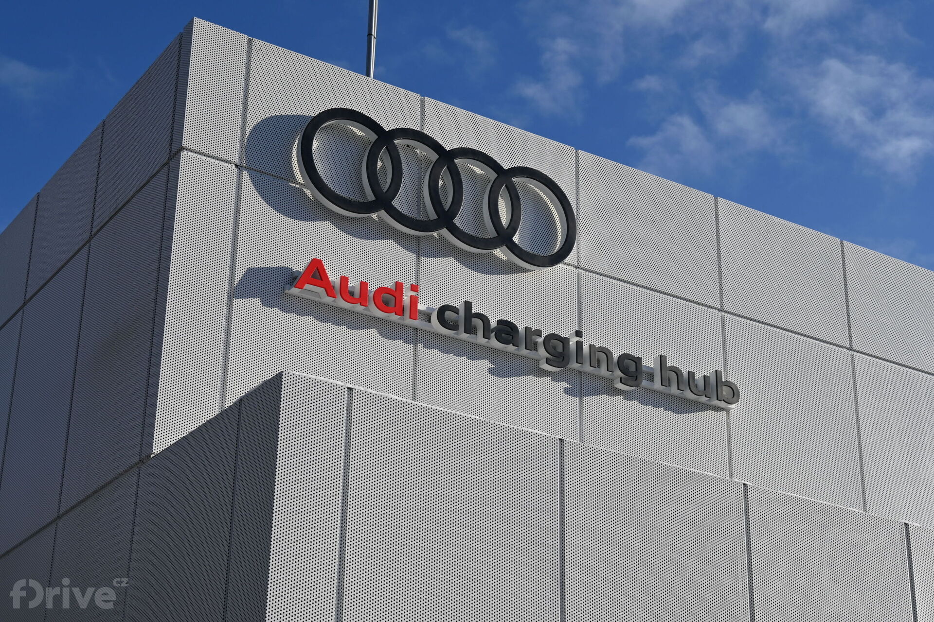 Audi charging hub