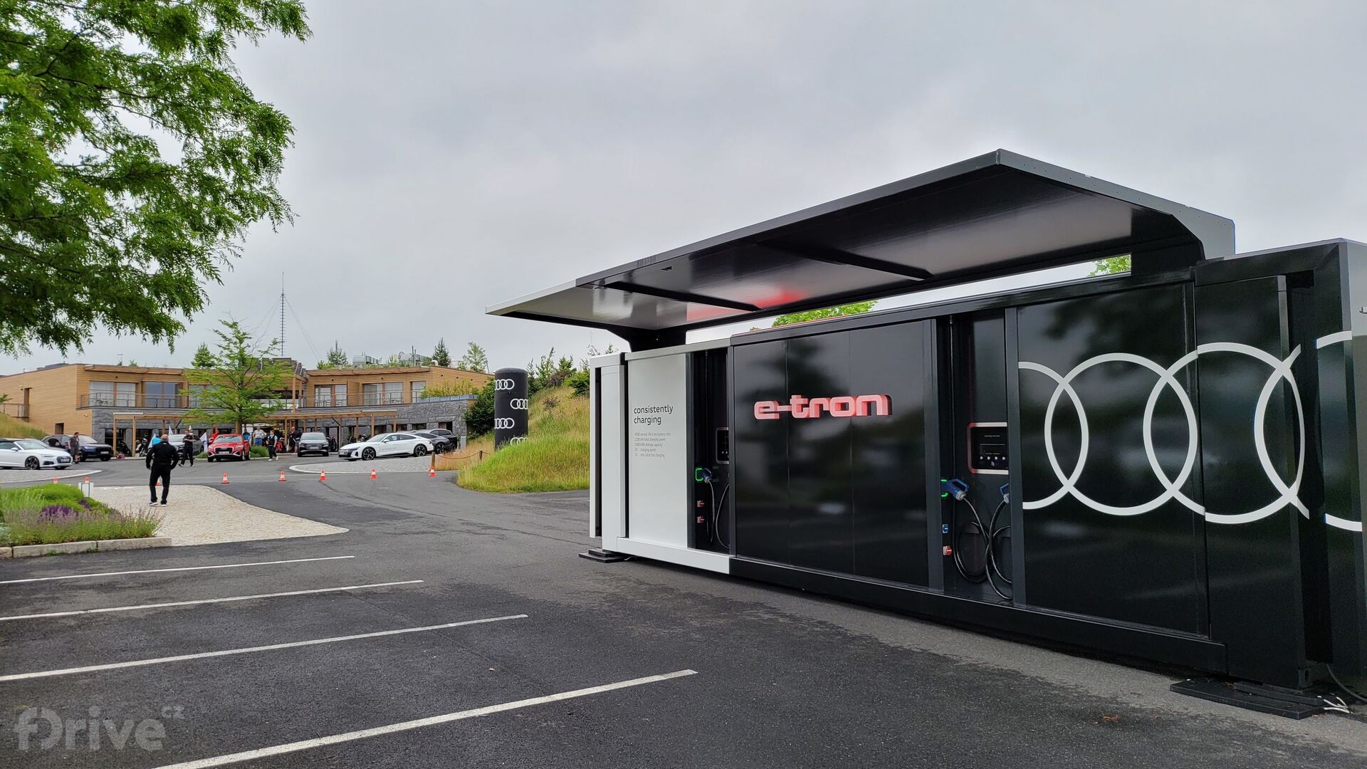 Audi e-tron mobilní nabíječka