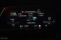 Audi e-tron na nabíjecí stanici E.ON