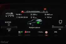 Audi e-tron na nabíjecí stanici E.ON