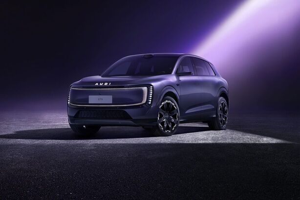 AUDI EX7