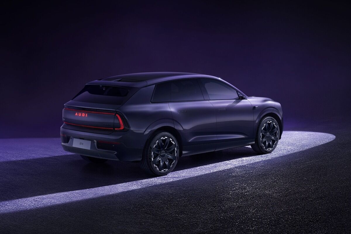 AUDI EX7