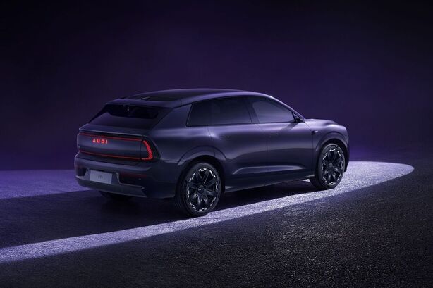 AUDI EX7