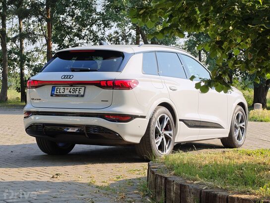 Audi Q6 e-tron (2023)