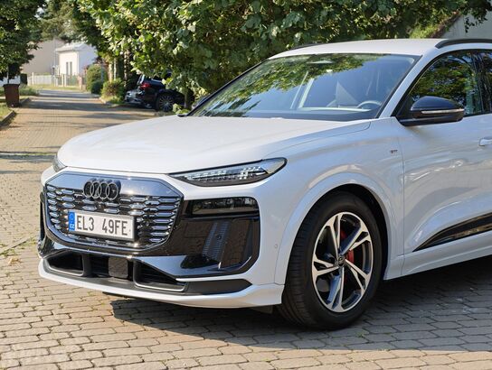 Audi Q6 e-tron (2023)