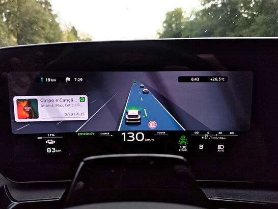 Audi Q6 e-tron (2023)
