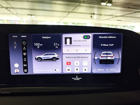 Audi Q6 e-tron (2023)