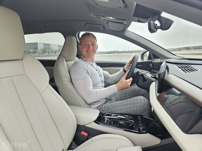 Audi Q6 e-tron (2023)