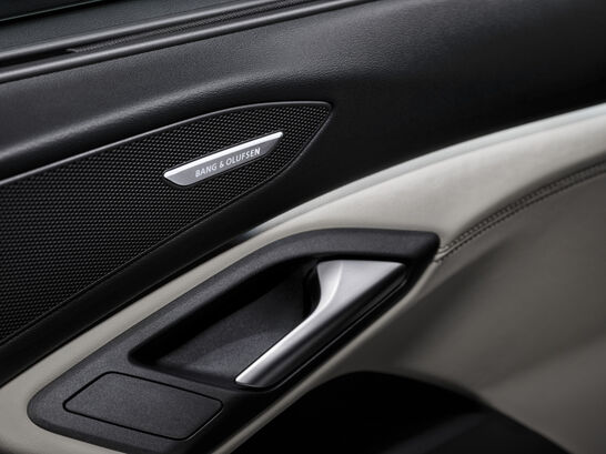 Audi Q6 e-tron (2023)