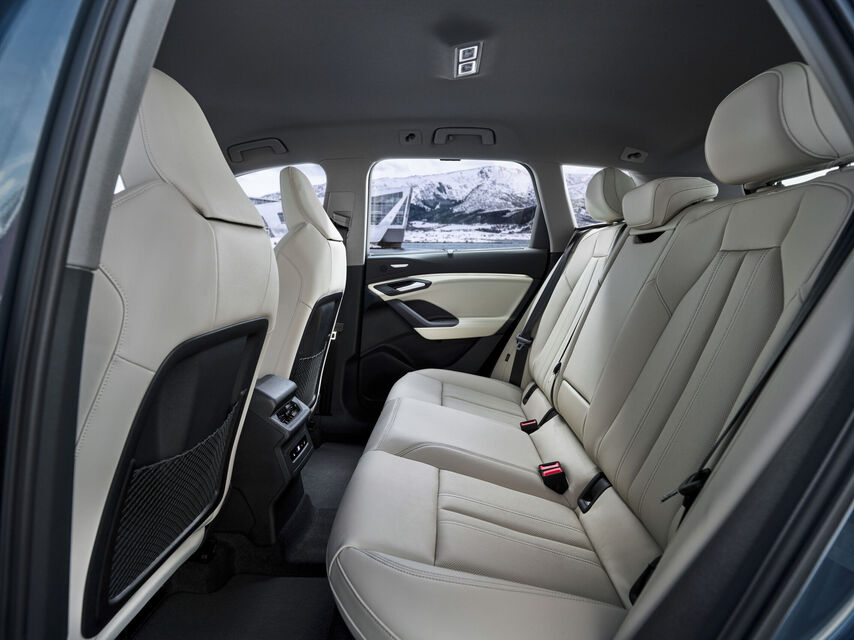 Audi Q6 e-tron (2023)