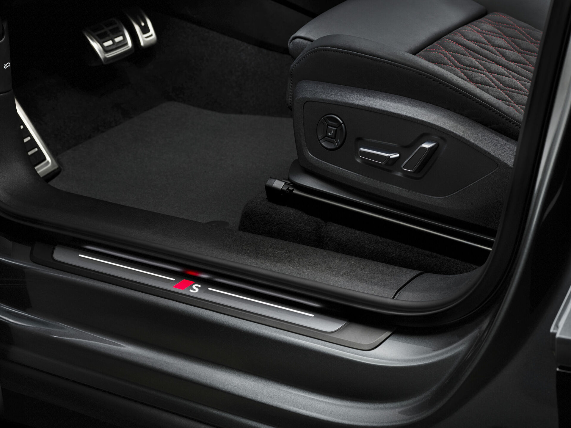 Audi Q6 e-tron (2023)