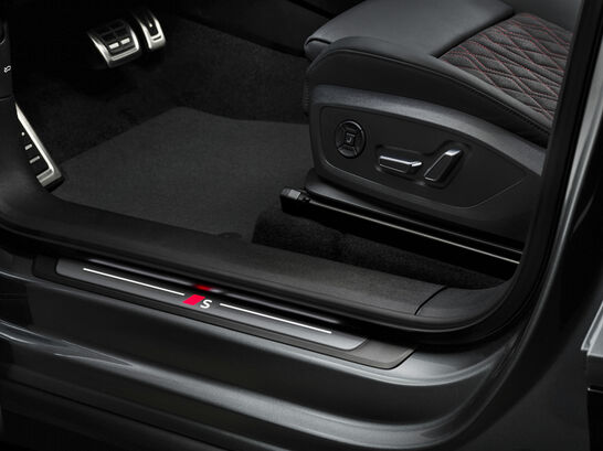 Audi Q6 e-tron (2023)