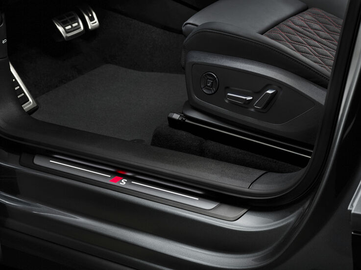 Audi Q6 e-tron (2023)