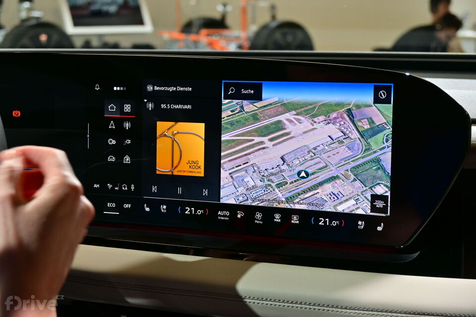 Audi Q6 e-tron (2023)