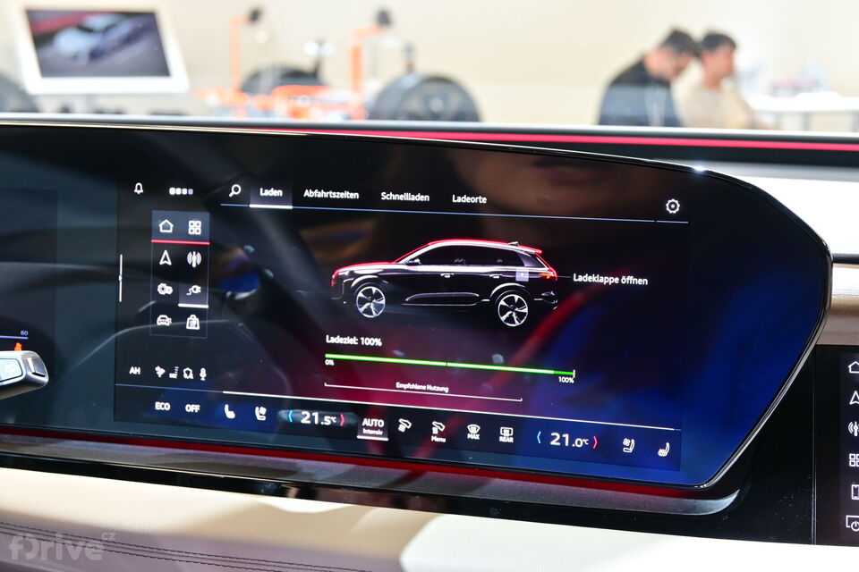 Audi Q6 e-tron (2023)