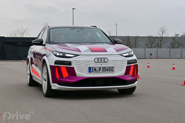 Audi Q6 e-tron (2023)
