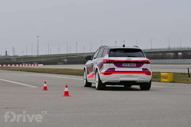 Audi Q6 e-tron (2023)