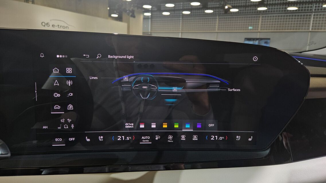 Audi Q6 e-tron (2023)