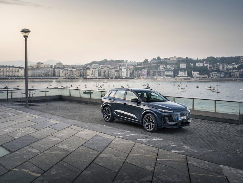 Audi Q6 e-tron (2023)