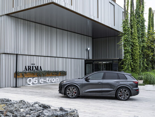 Audi Q6 e-tron (2023)