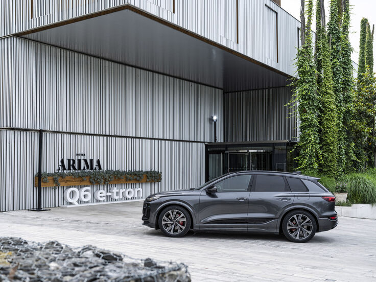 Audi Q6 e-tron (2023)