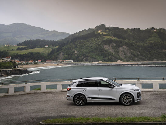 Audi Q6 e-tron (2023)