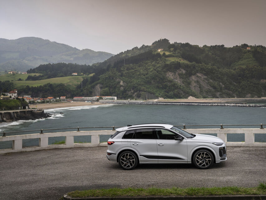 Audi Q6 e-tron (2023)