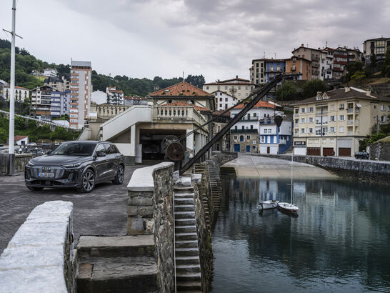 Audi Q6 e-tron (2023)