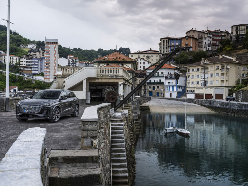 Audi Q6 e-tron (2023)