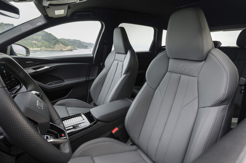 Audi Q6 e-tron (2023)