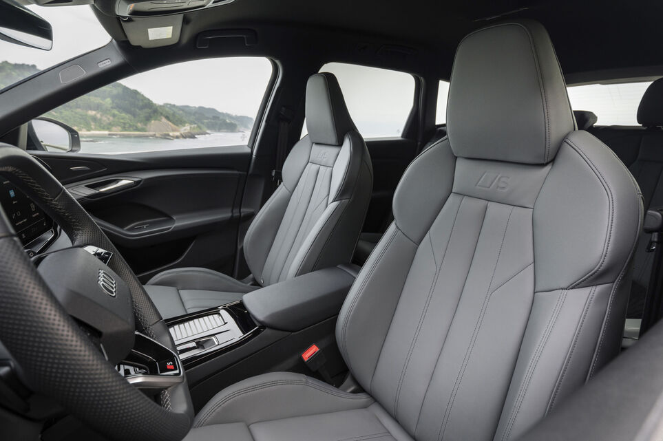 Audi Q6 e-tron (2023)