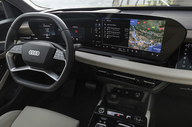 Audi Q6 e-tron (2023)