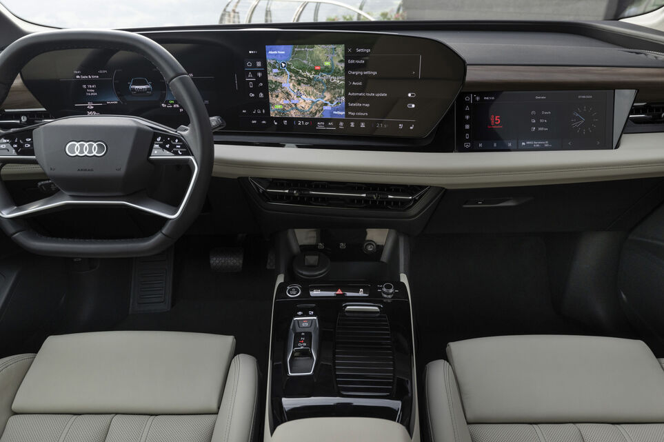 Audi Q6 e-tron (2023)