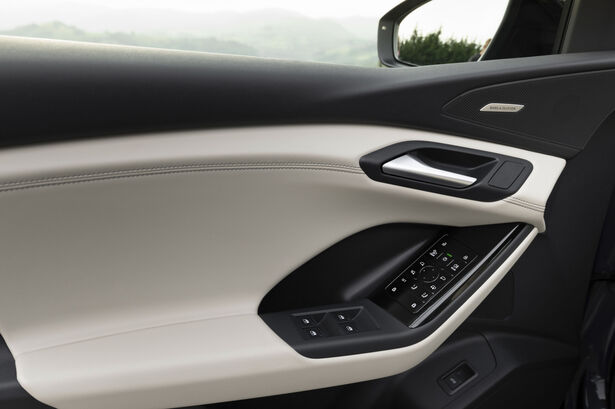 Audi Q6 e-tron (2023)