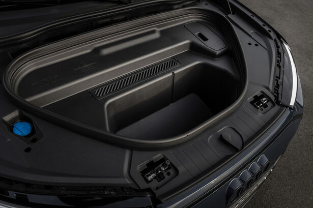 Audi Q6 e-tron (2023)