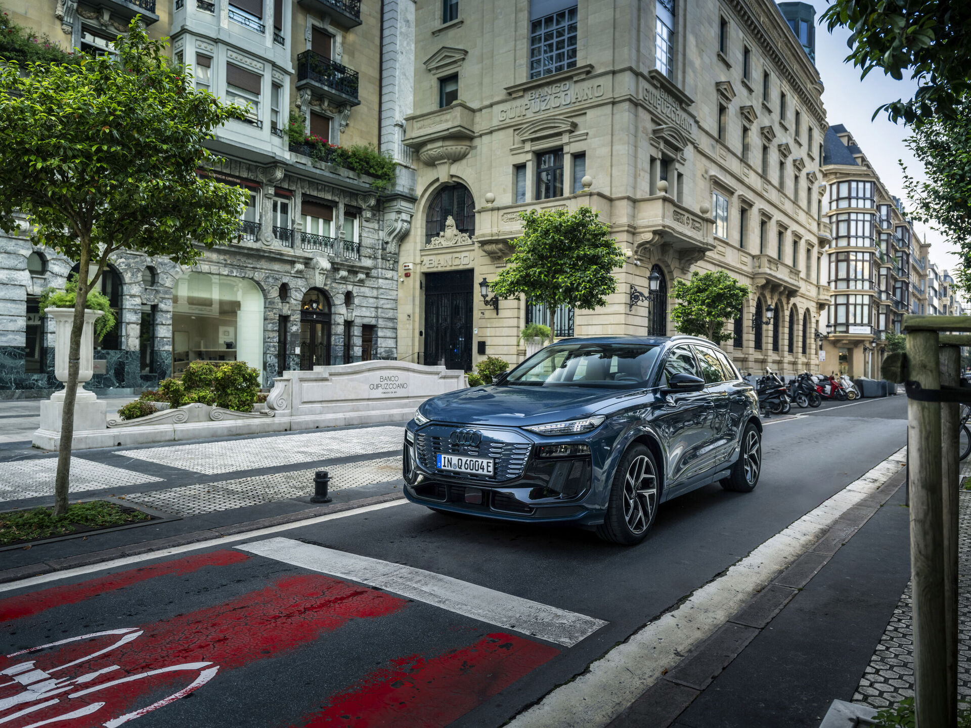 Audi Q6 e-tron (2023)