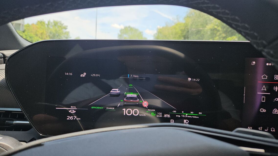 Audi Q6 e-tron (2023)