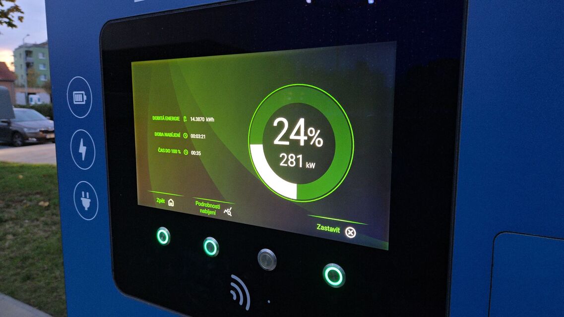 Audi Q6 e-tron (2023)