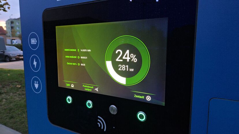 Audi Q6 e-tron (2023)