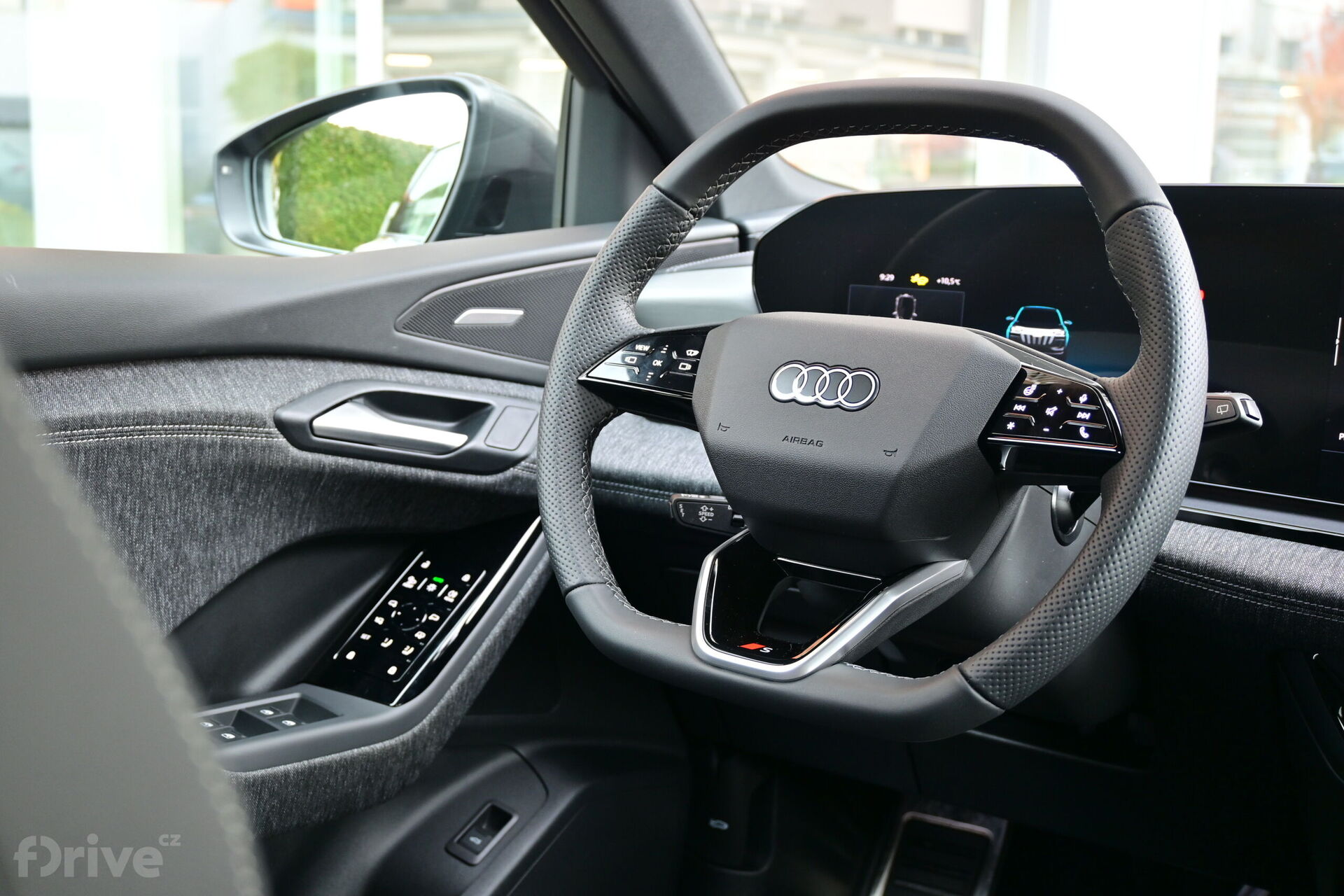 Audi Q6 e-tron (2023)