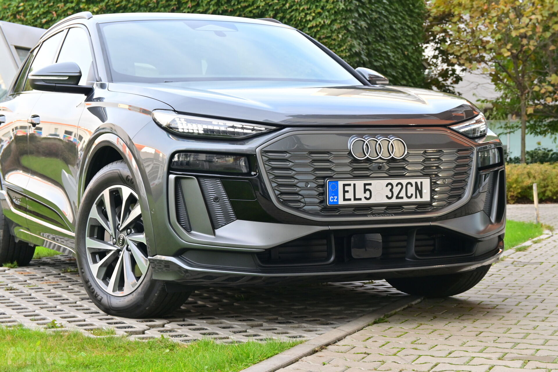 Audi Q6 e-tron (2023)