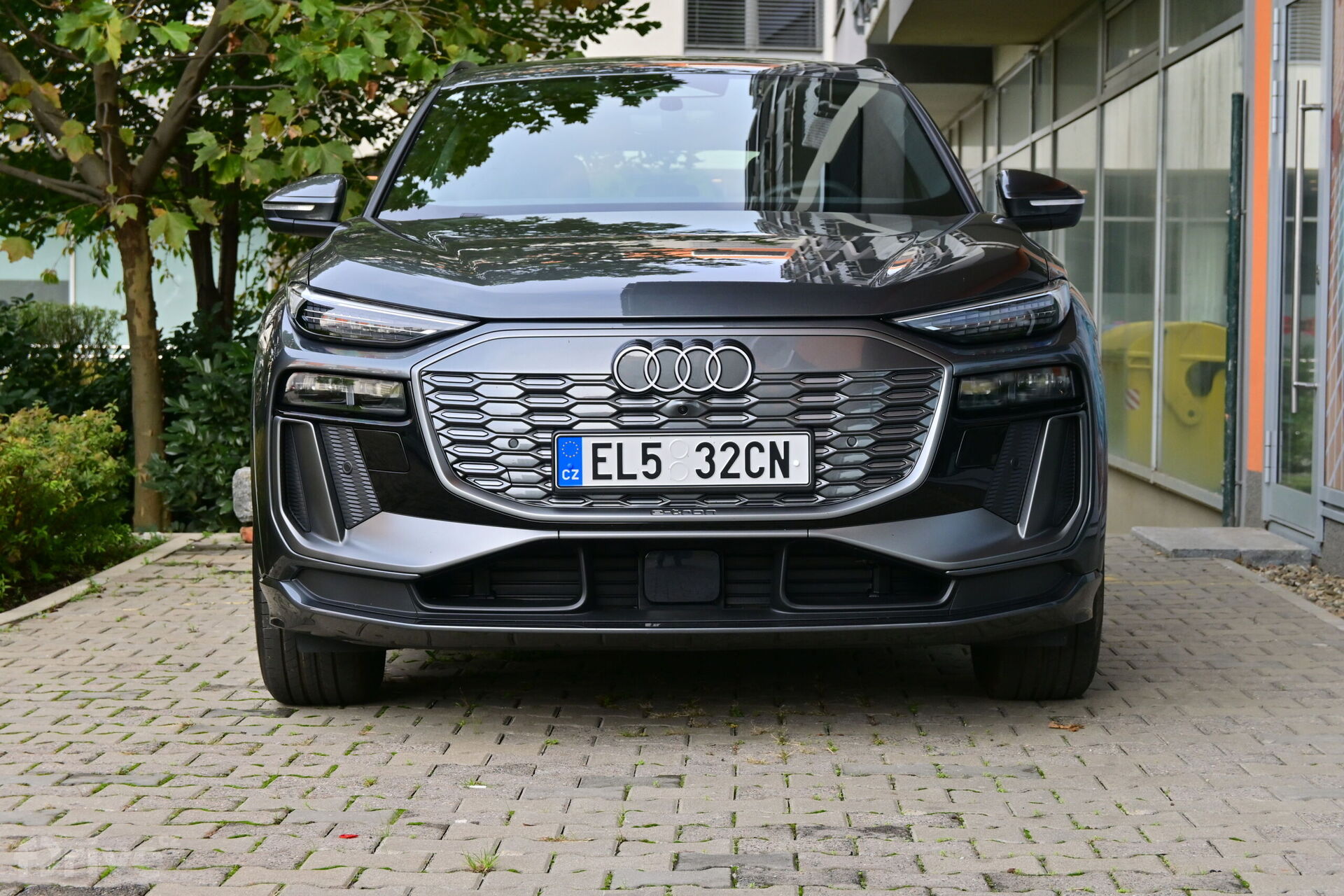 Audi Q6 e-tron (2023)