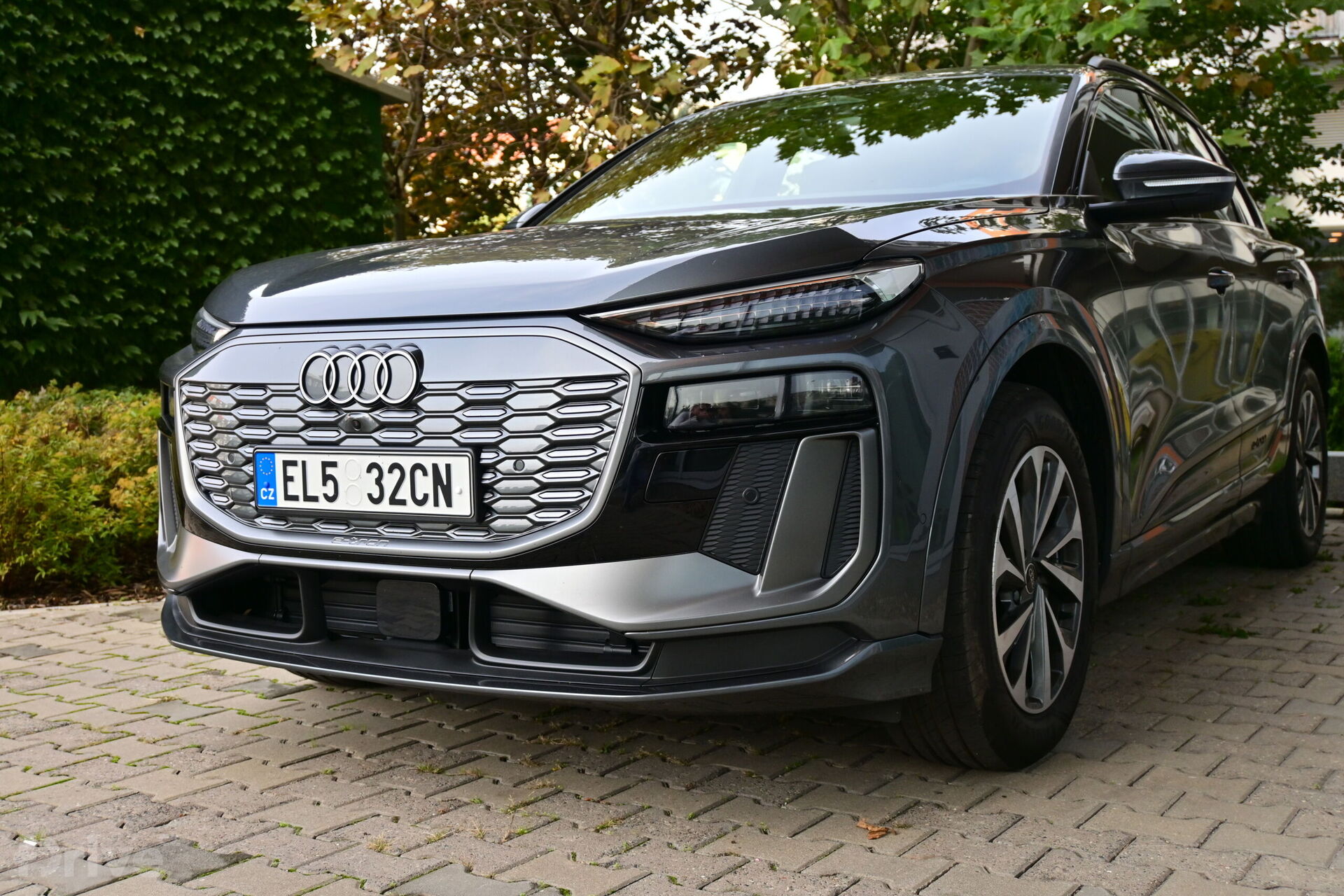 Audi Q6 e-tron (2023)