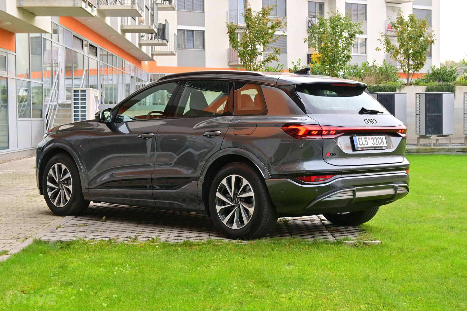 Audi Q6 e-tron (2023)