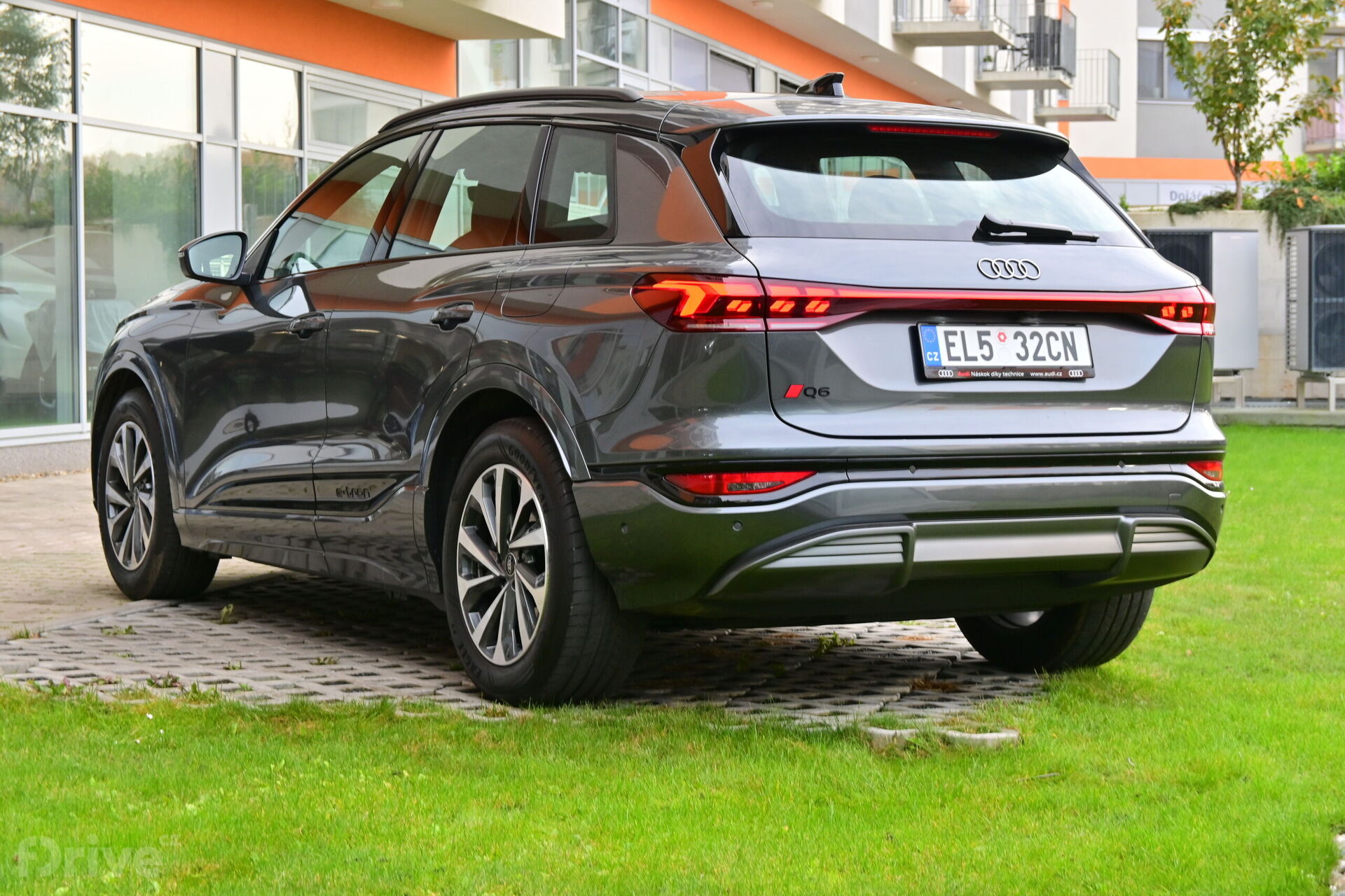 Audi Q6 e-tron (2023)