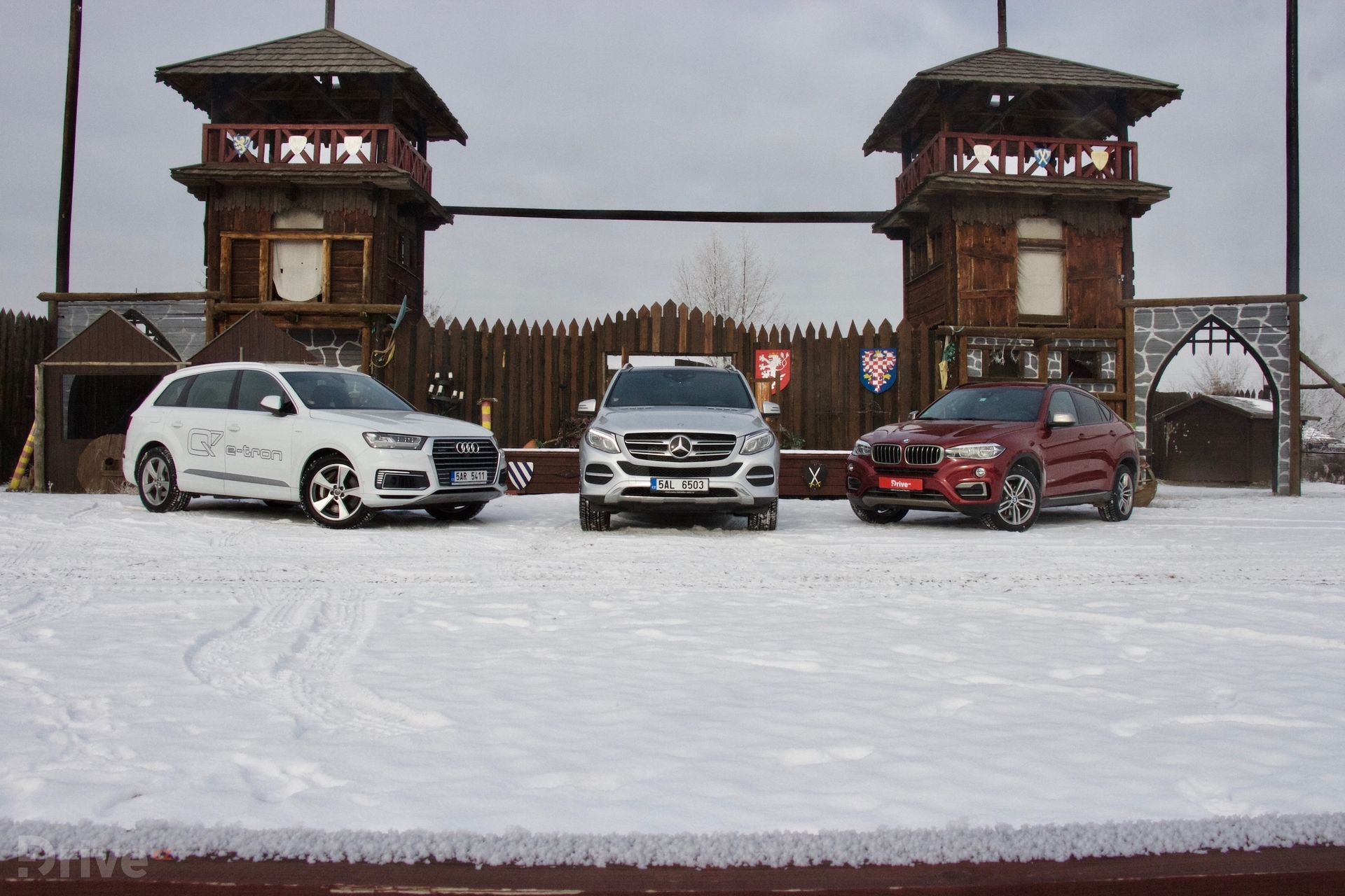 Audi Q7 e-tron, BMW X6 a Mercedes GLE 500 e