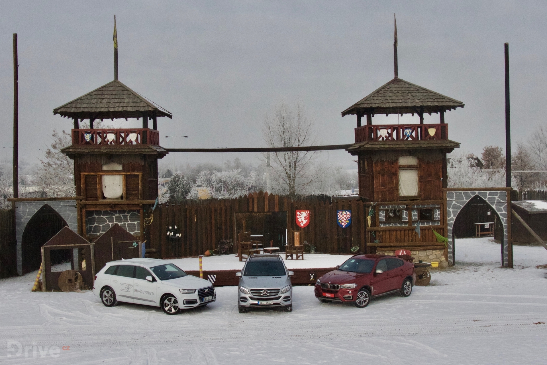 Audi Q7 e-tron, BMW X6 a Mercedes GLE 500 e